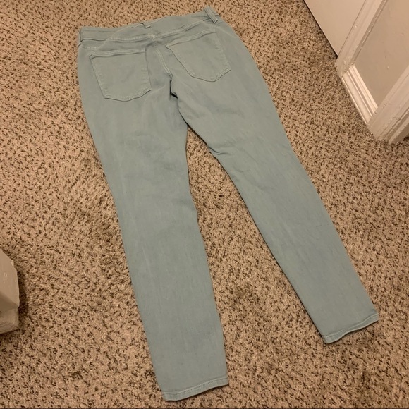 Universal Thread Green Mid-Rise Skinny Jeans, 6/28 - Picture 7 of 11